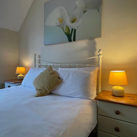 Large 5 Bed House In Scarborough Near The Beach, Large Garden & Hot Tub Экстерьер фото