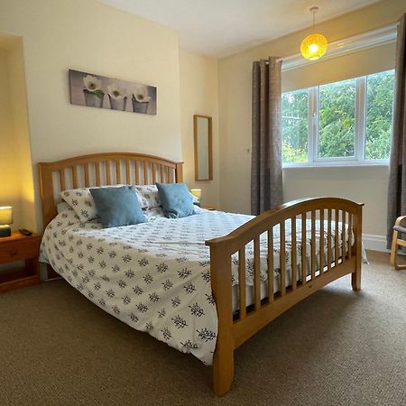 Large 5 Bed House In Scarborough Near The Beach, Large Garden & Hot Tub Экстерьер фото