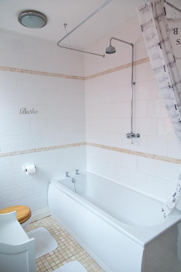 Large 5 Bed House In Scarborough Near The Beach, Large Garden & Hot Tub Экстерьер фото