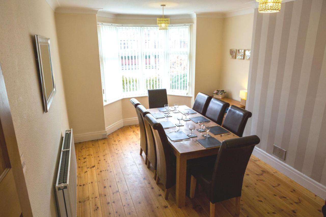 Large 5 Bed House In Scarborough Near The Beach, Large Garden & Hot Tub Экстерьер фото
