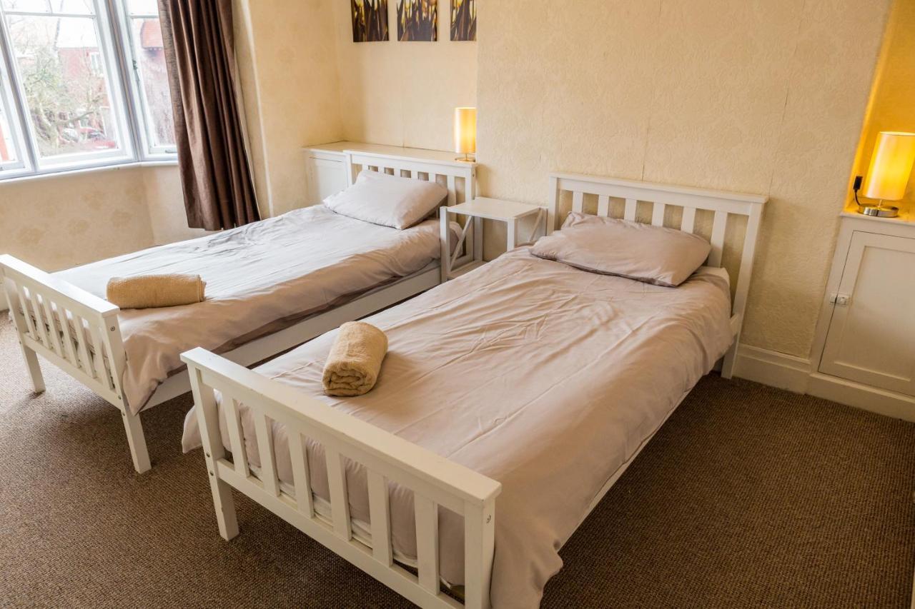 Large 5 Bed House In Scarborough Near The Beach, Large Garden & Hot Tub Экстерьер фото