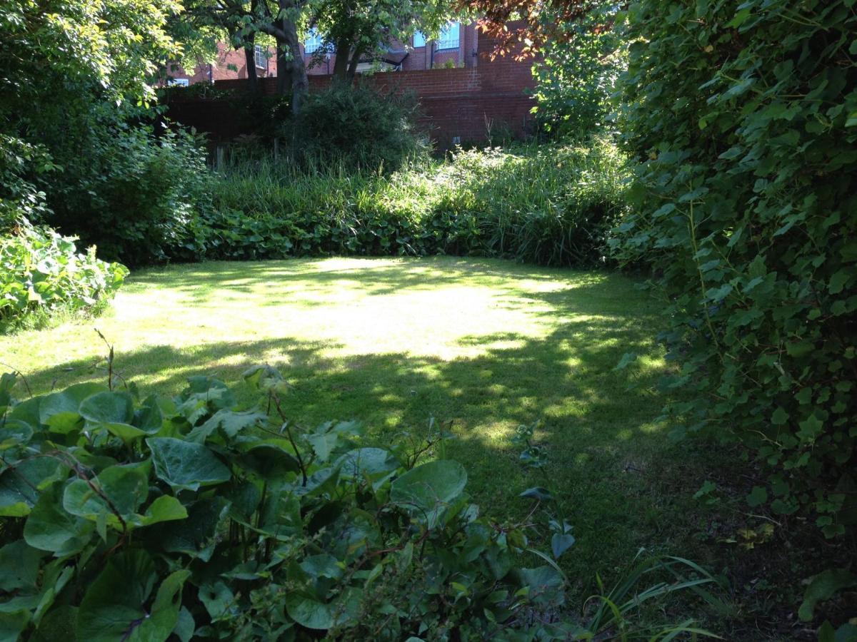 Large 5 Bed House In Scarborough Near The Beach, Large Garden & Hot Tub Экстерьер фото