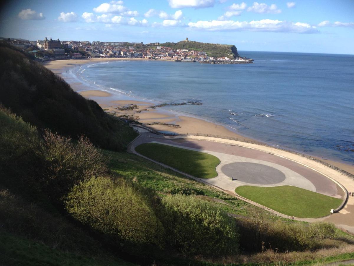 Large 5 Bed House In Scarborough Near The Beach, Large Garden & Hot Tub Экстерьер фото