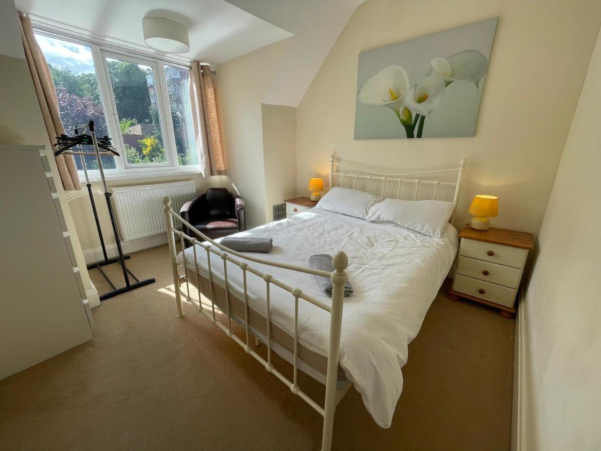 Large 5 Bed House In Scarborough Near The Beach, Large Garden & Hot Tub Экстерьер фото