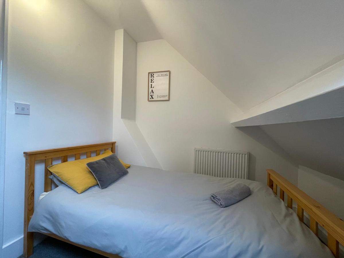 Large 5 Bed House In Scarborough Near The Beach, Large Garden & Hot Tub Экстерьер фото