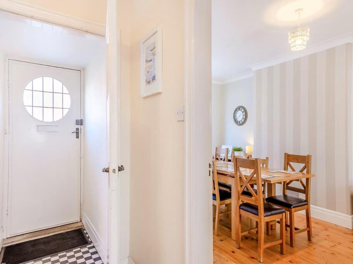 Large 5 Bed House In Scarborough Near The Beach, Large Garden & Hot Tub Экстерьер фото